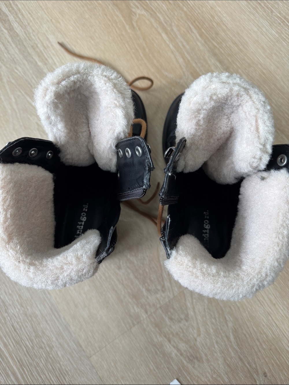 Indigo Black Lace-Up Winter Boots with Cream Sherpa - Picture 4 of 5